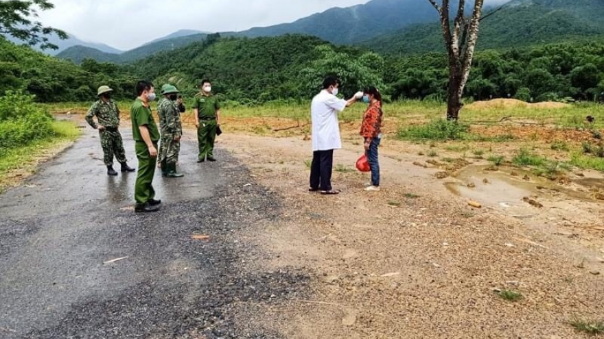 Quảng Ninh đưa người nhập cảnh trái phép đi cách ly y tế tập trung