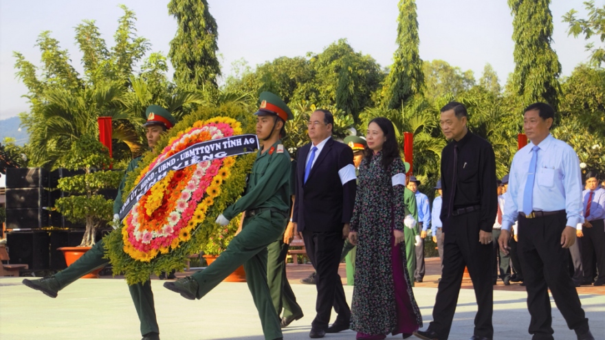 Truy điệu, cải táng 99 hài cốt liệt sĩ quân tình nguyện Việt Nam