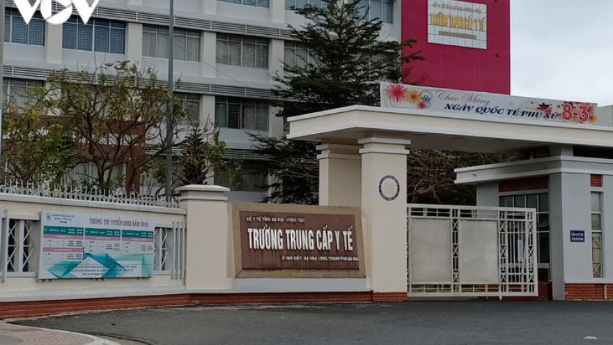 Cách ly 33 người tiếp xúc với cô gái dương tính SARS- CoV-2