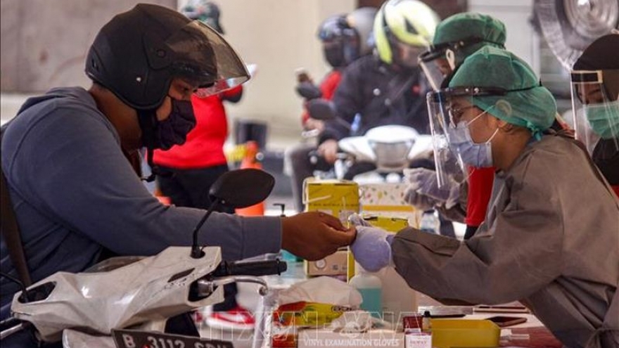 Indonesia đặt mục tiêu xét nghiệm SARS-CoV-2 cho 300.000 người/tháng