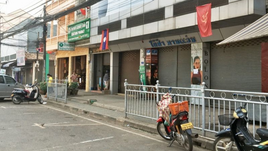 Người nước ngoài tại Lào tạm thời không phải xin gia hạn lưu trú