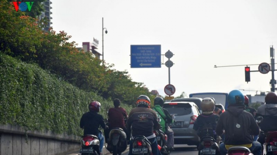 Giãn cách xã hội tại Indonesia chưa giúp hạn chế Covid-19 lây lan