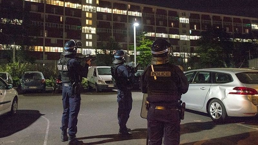 Pháp đối mặt nguy cơ bạo động ở vùng ngoại ô khi phong toả kéo dài