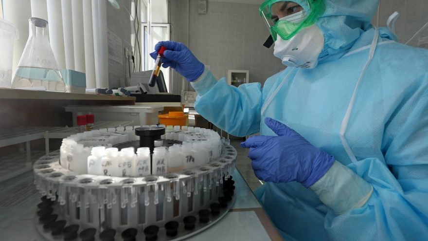 Nga phát triển vaccine nhỏ mũi chống Covid-19