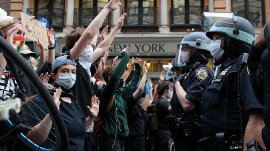 Đa số người Mỹ lo ngại các cuộc biểu tình có thể lây lan Covid-19