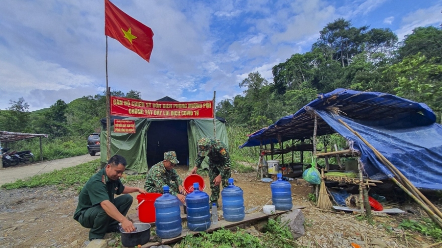 Chống nhập cảnh trái phép, lính biên phòng tiếp tục ngủ rừng, bám núi