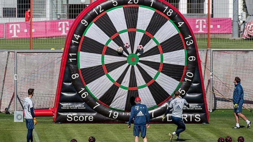 Bayern Munich thực hiện bài tập “cực dị” khi giãn cách xã hội