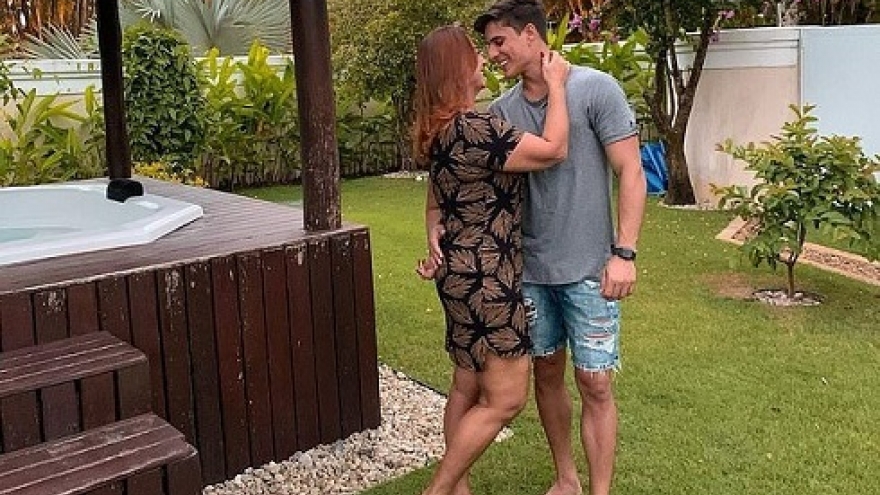 Mẹ Neymar chia tay “bồ trẻ” chỉ sau 13 ngày công khai