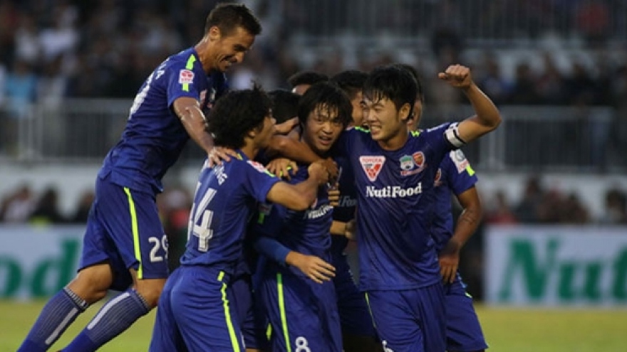 Clip: Ngày “chập chững” lên V-League của “những đứa trẻ nhà bầu Đức”