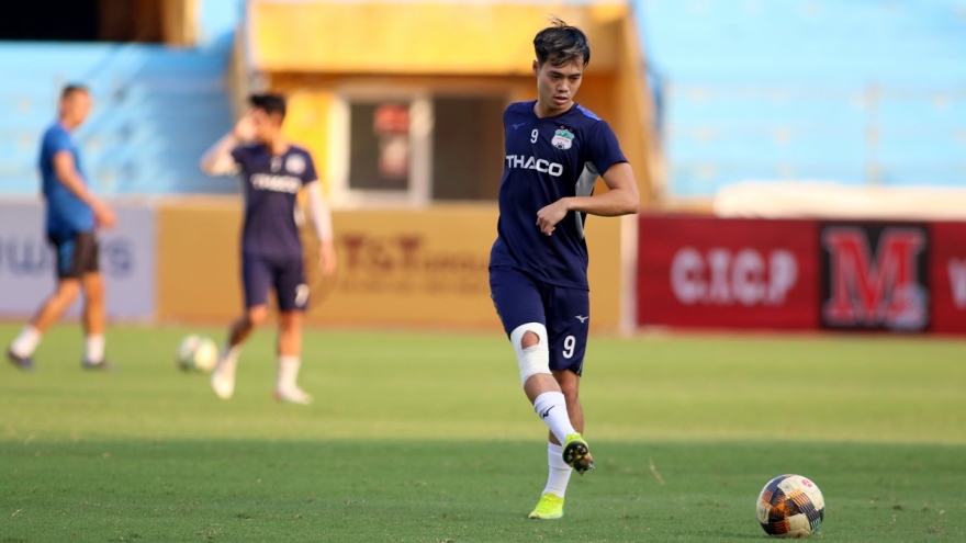 Văn Toàn quấn băng trắng đầu gối vẫn quyết cùng HAGL đấu Hà Nội FC