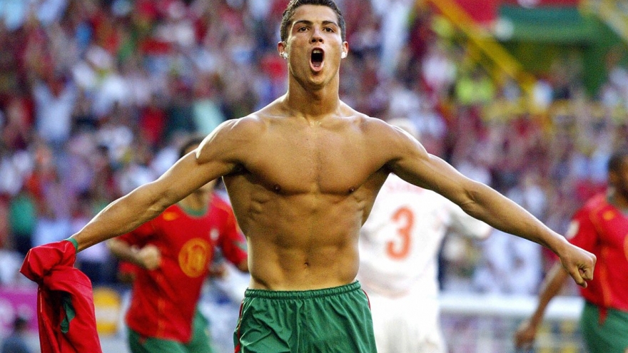 Ngày này năm xưa: Ronaldo ghi bàn đầu tiên trong màu áo ĐT Bồ Đào Nha