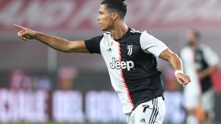 Ronaldo lập siêu phẩm, Juventus vững vàng trên đỉnh Serie A