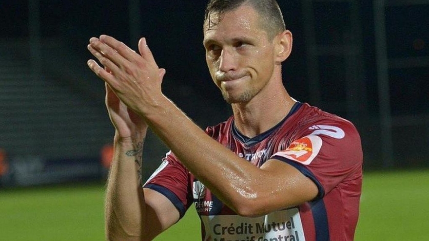 Hy hữu: Cầu thủ mắc Covid-19 vào sân thi đấu, lây cho 20 người