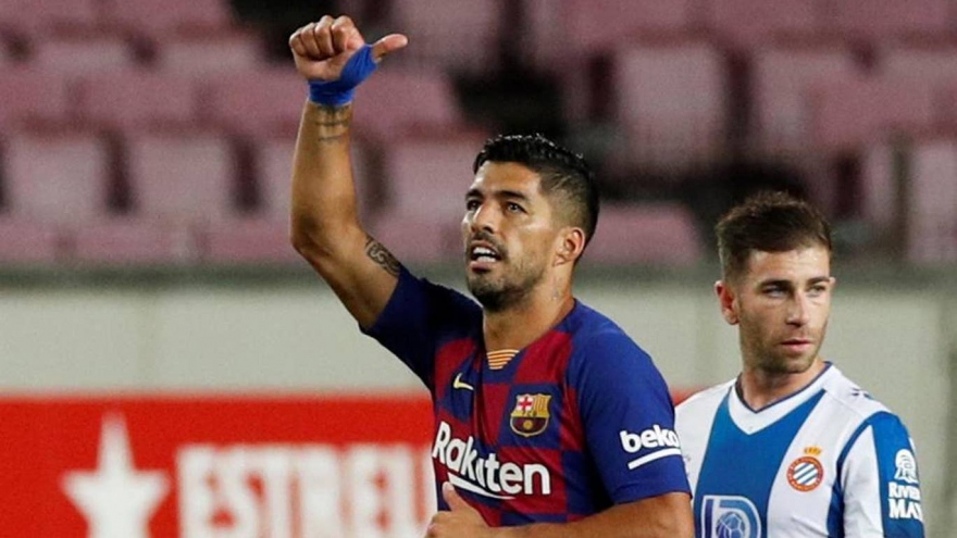 Sao trẻ bị thẻ đỏ, Barca vẫn thắng nhọc Espanyol