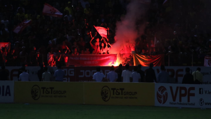 HLV Hải Phòng thừa nhận BTC sân Hàng Đẫy đã hạn chế tối đa pháo sáng