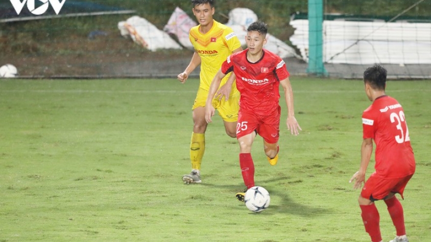 U22 Việt Nam cầm hòa ứng viên vô địch V-League 2020