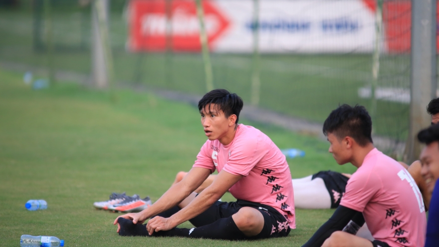 Văn Hậu “tái xuất” ở vị trí trung vệ giúp Hà Nội FC đả bại Viettel