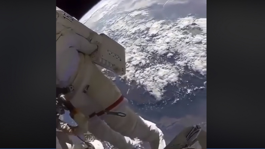 Video: “Bủn rủn tay chân” từ độ cao của trạm ISS nhìn xuống Trái Đất