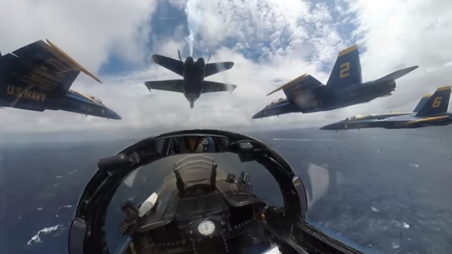Video: Trải nghiệm bay với F/A-18 Hornet từ buồng lái phi công