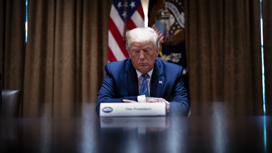 Người Mỹ tin tưởng các thống đốc hơn Trump ở khả năng xử lý Covid-19