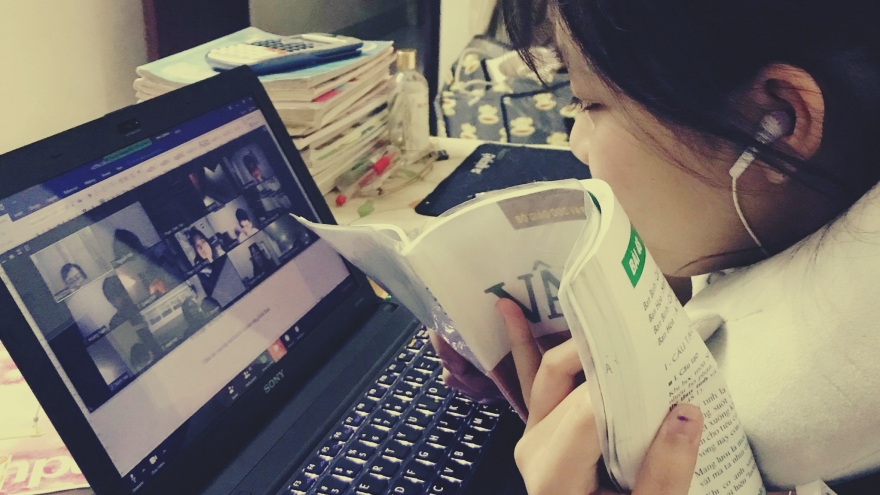 Dạy và học trực tuyến mùa dịch Covid-19: Hay nhưng khó đủ đường