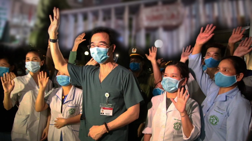 Những câu chuyện cảm động trong Bệnh viện Bạch Mai 14 ngày cách ly