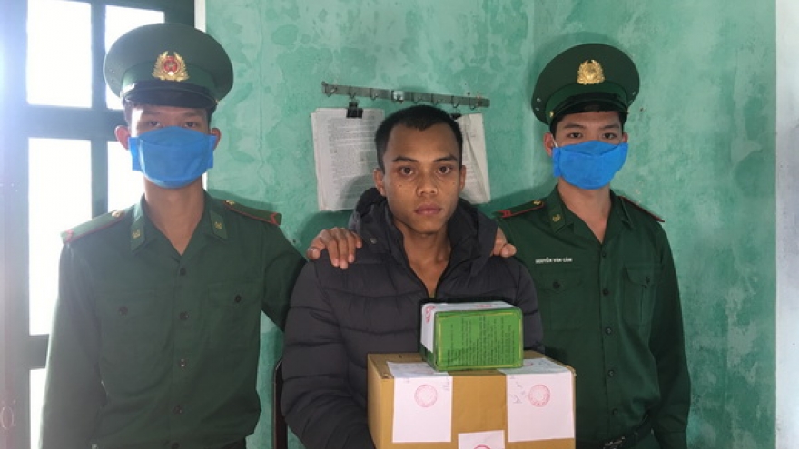 Bắt giữ 2 đối tượng cùng 5.000 viên ma túy tổng hợp