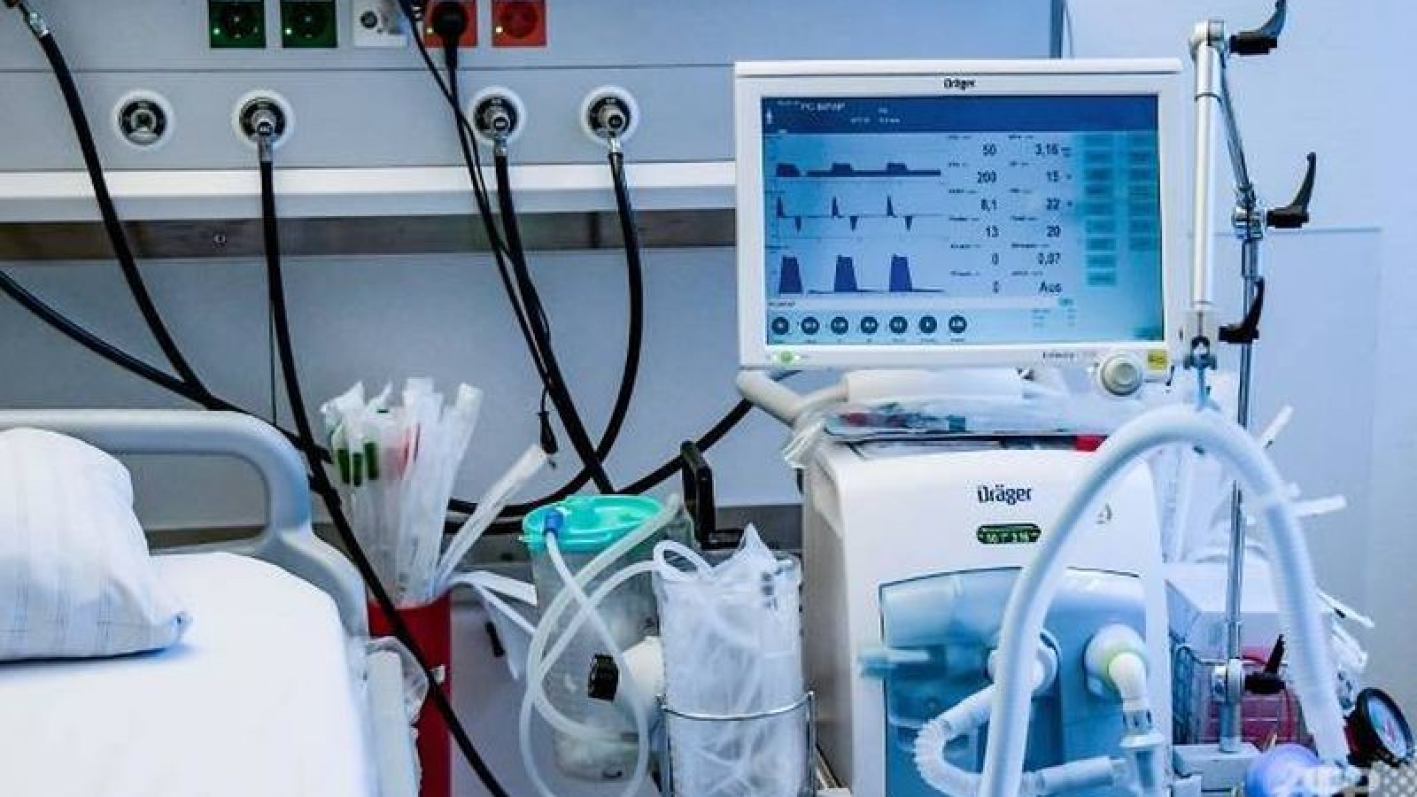 Bộ Y tế đề nghị xử lý nghiêm các vụ mua sắm thiết bị y tế bất minh