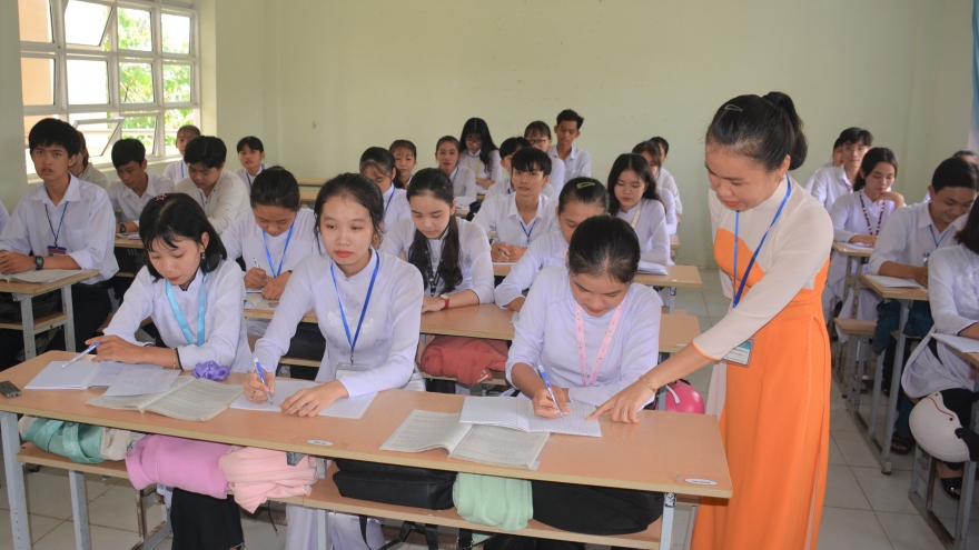 Cô giáo dùng cải lương dạy Truyện Kiều được tặng bằng khen