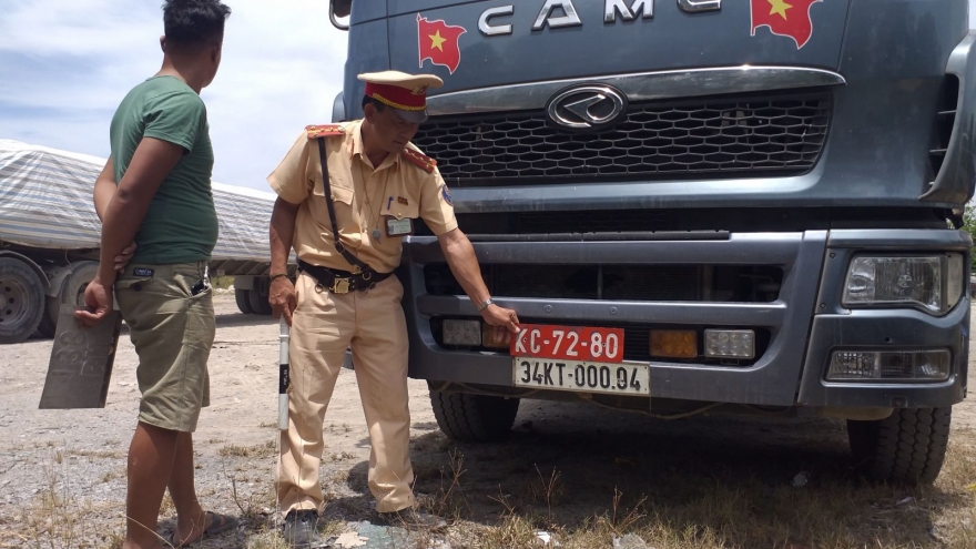 Gắn biển giả quân đội để qua mặt lực lượng chức năng