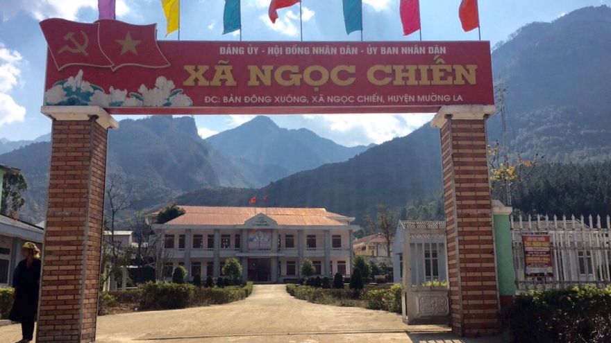 Quan hệ bất chính bị phát hiện, dùng thuốc nổ tự sát tại nhà