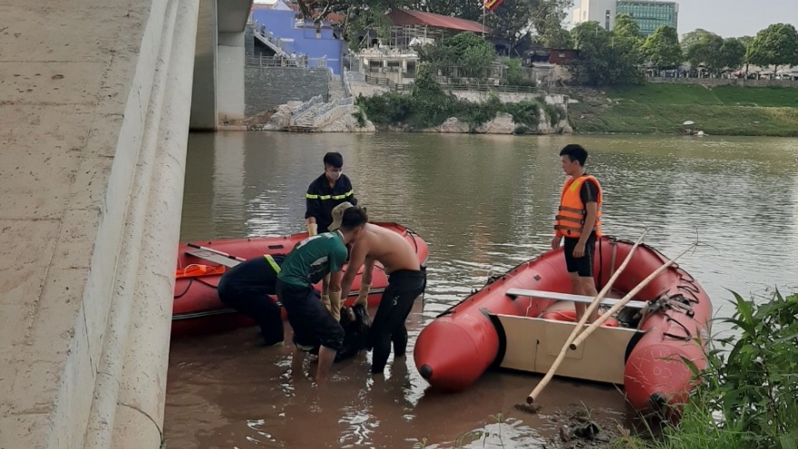 Tìm thấy thi thể người đuối nước trên sông Kỳ Cùng