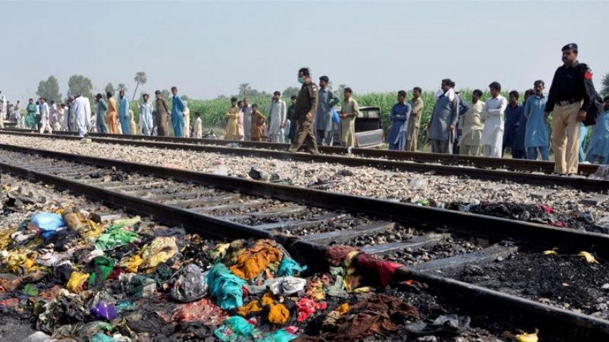 Ít nhất 19 người chết trong tai nạn đường sắt thảm khốc tại Pakistan