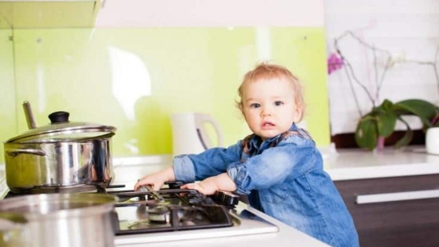 Cách giữ an toàn cho trẻ trong nhà bếp