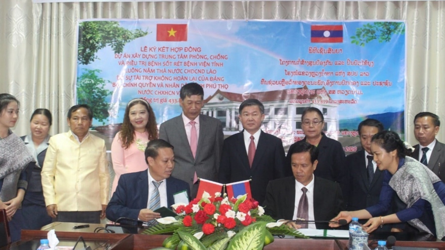 Việt Nam tặng Lào Trung tâm phòng chống và điều trị sốt rét