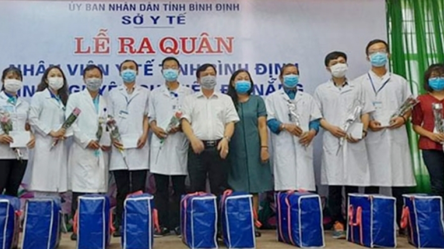 Bác sĩ, điều dưỡng Bình Định xuất quân hỗ trợ Đà Nẵng chống dịch