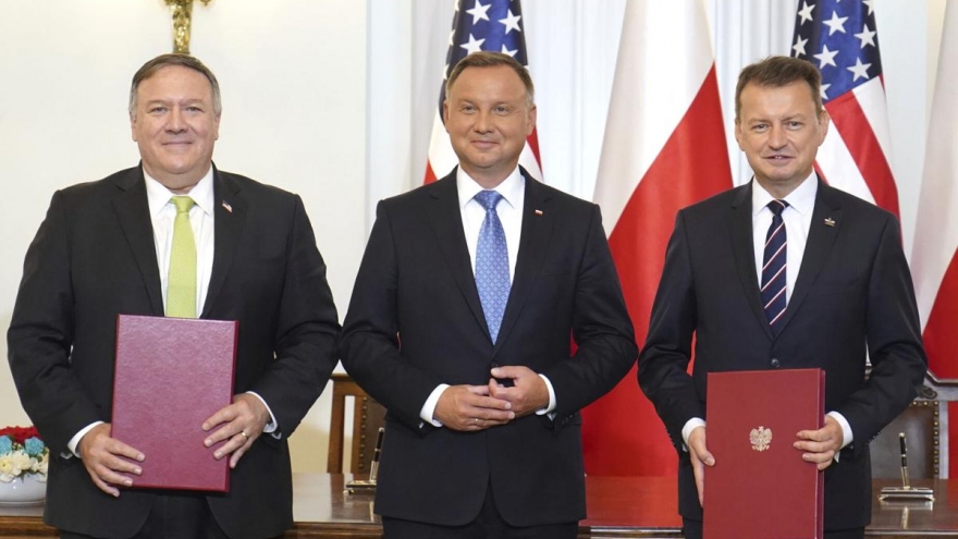 Mỹ ký thỏa thuận hợp tác quốc phòng mới điều quân từ Đức tới Ba Lan
