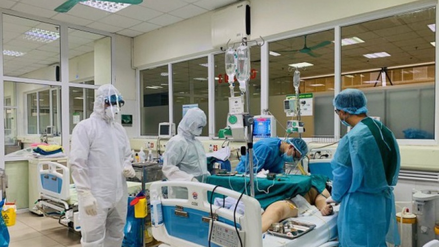 Bệnh viện TƯ Huế điều trị khỏi cho 4 bệnh nhân Covid-19 nặng