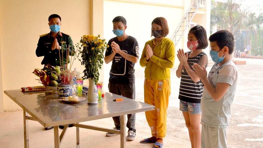 Ấm áp tình người trong khu cách ly tại Điện Biên