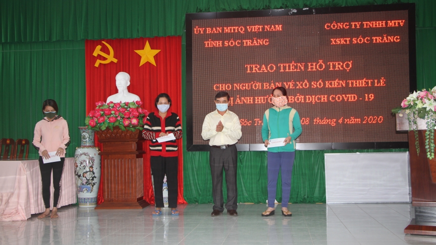 UBND tỉnh Sóc Trăng động viên người bán vé số vượt qua khó khăn