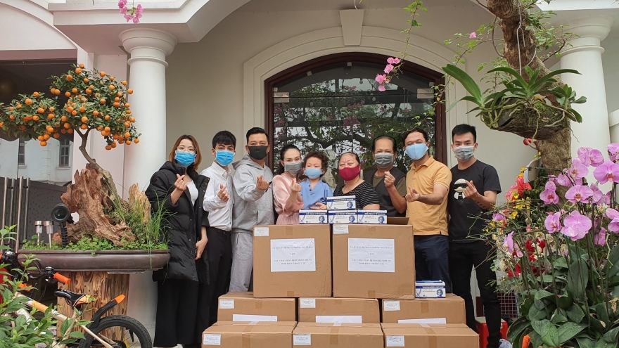 Tuấn Hưng tặng 20.000 khẩu trang cho Bệnh viện Bệnh Nhiệt đới T.Ư