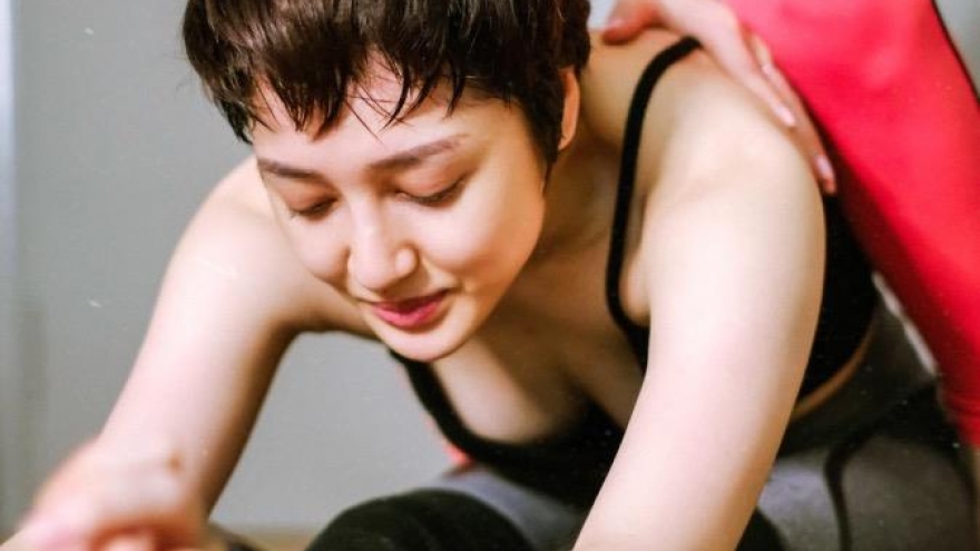 Mỹ nhân Việt khoe dáng, chăm chỉ tập luyện thể thao tại nhà trong mùa dịch