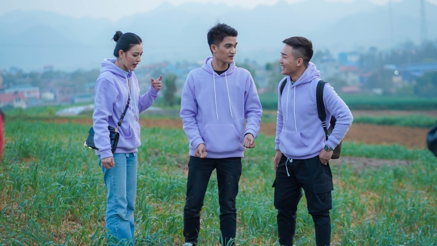 Mạc Văn Khoa hồn nhiên hết cỡ khi bất ngờ gặp “Hoa hậu” bò sữa