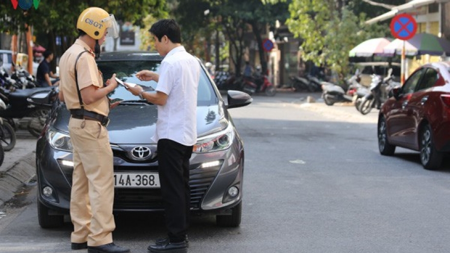 Lưu ý "nằm lòng" tài xế nên biết để tránh bị phạt khi dừng đỗ ô tô