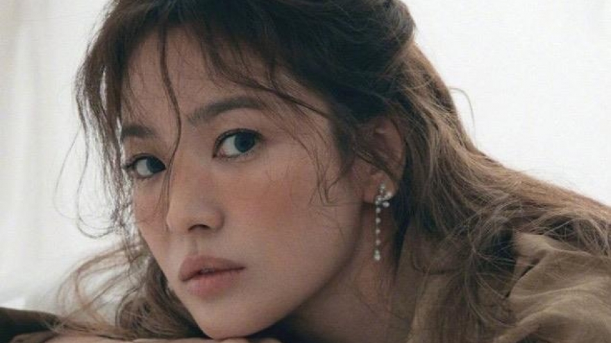 Song Hye Kyo đẹp mơ màng trên tạp chí Elle hậu ly hôn
