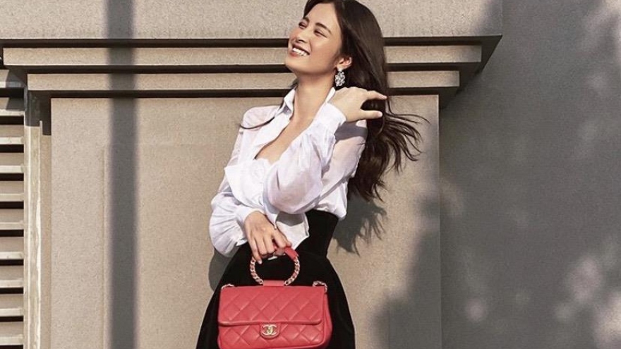 Đông Nhi gây sốt với loạt ảnh thon gọn lúc chưa mang bầu