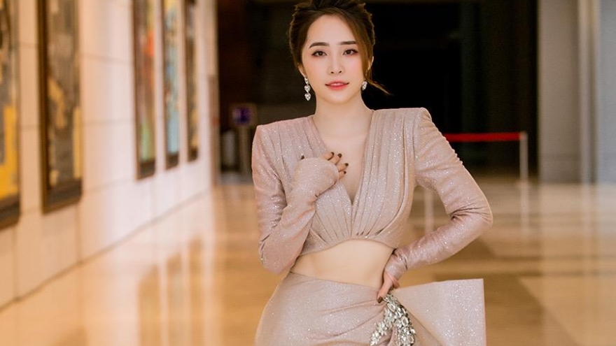 Quỳnh Nga khoe vòng eo 55 sau thời gian luyện tập tại nhà mùa Covid