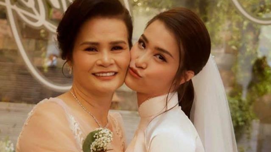 Đông Nhi, Hari Won và dàn sao Việt gửi lời yêu thương trong Ngày của Mẹ