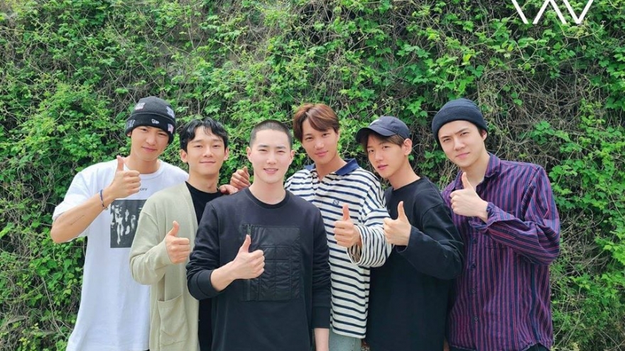 Các thành viên EXO chia tay trưởng nhóm Suho lên đường nhập ngũ