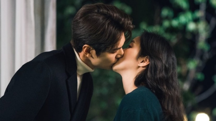 Lee Min Ho “khoá môi” Kim Go Eun sau tin đồn “phim giả tình thật“?